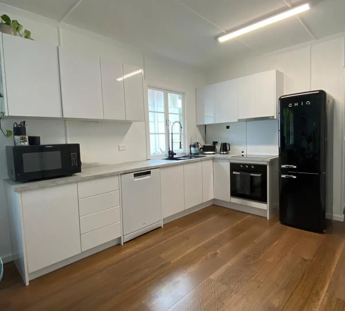 3 Bedroom Beach House - 200M To The Beach Gold Coast